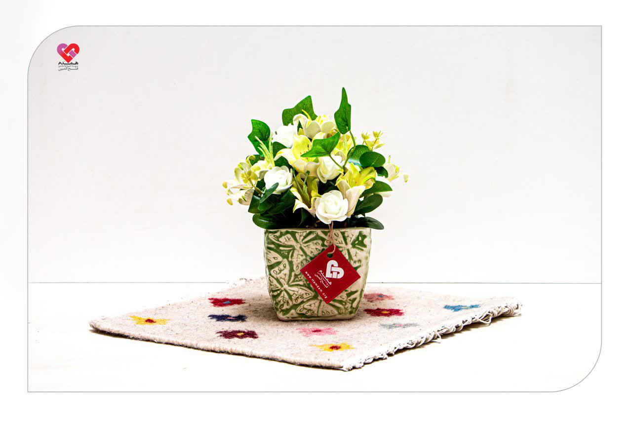 گلدان گل لیسینتوس