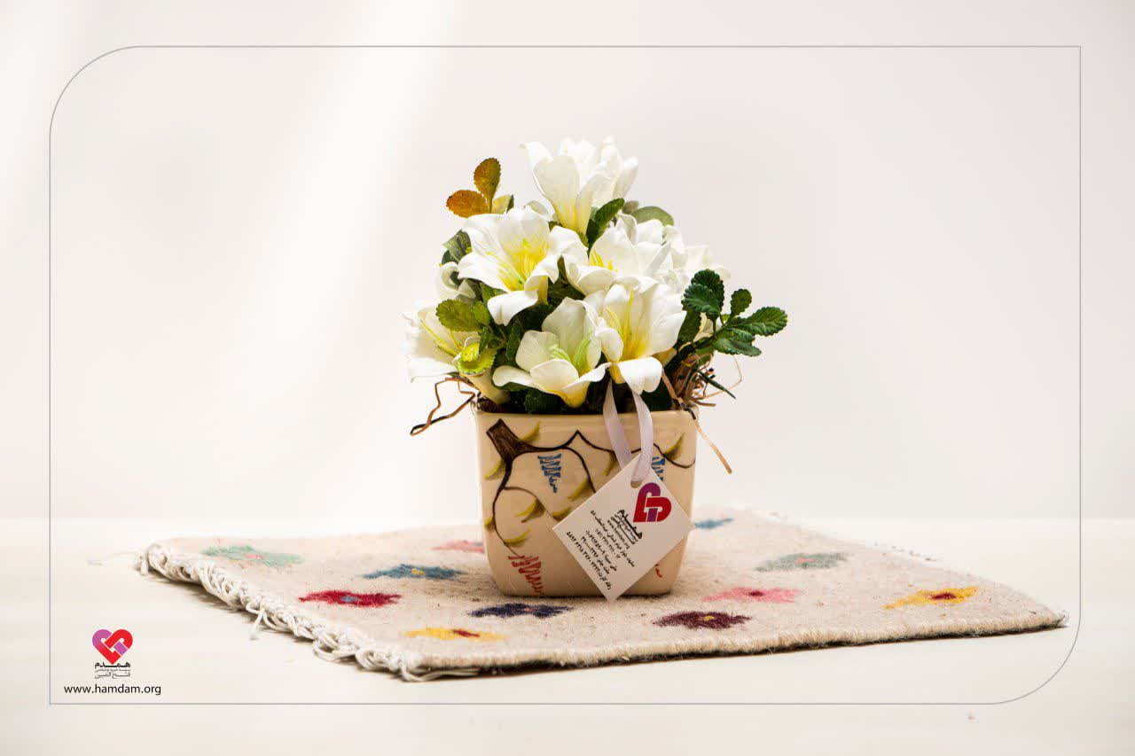 گلدان گل مریم‌بو